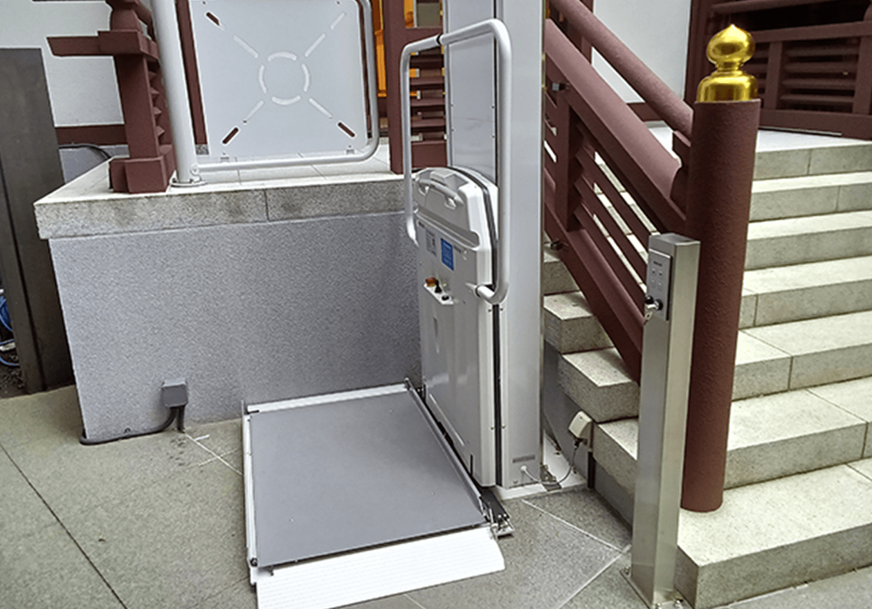 東京都港区虎ノ門金刀比羅宮様 車いす用段差解消機 ミニリフト7