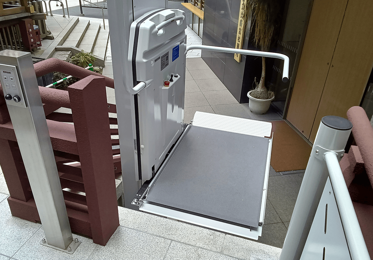 東京都港区虎ノ門金刀比羅宮様 車いす用段差解消機 ミニリフト7