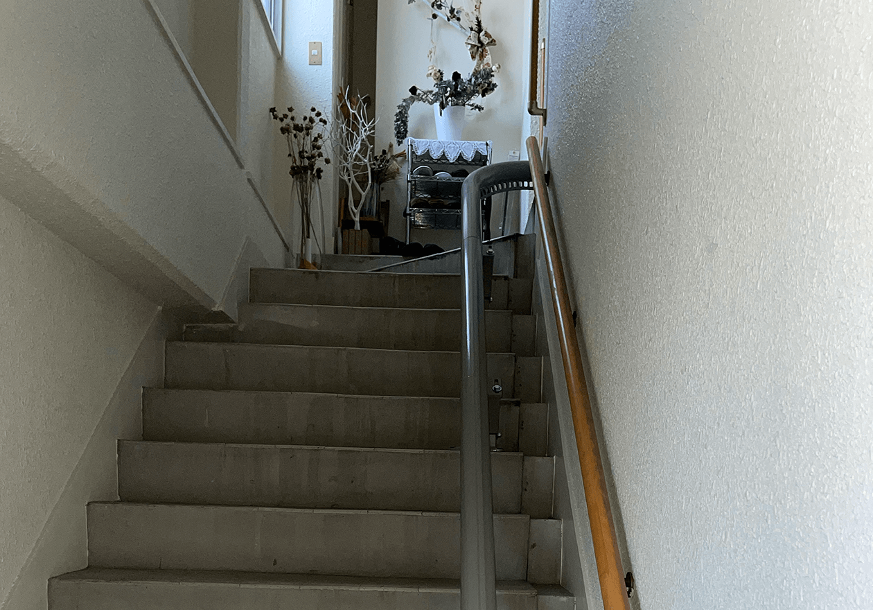 愛知県名古屋市とも歯科様 いす式階段昇降機 シュプール
