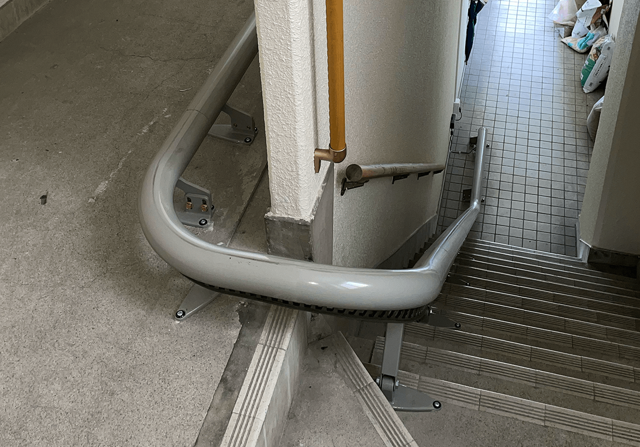 愛知県名古屋市とも歯科様 いす式階段昇降機 シュプール